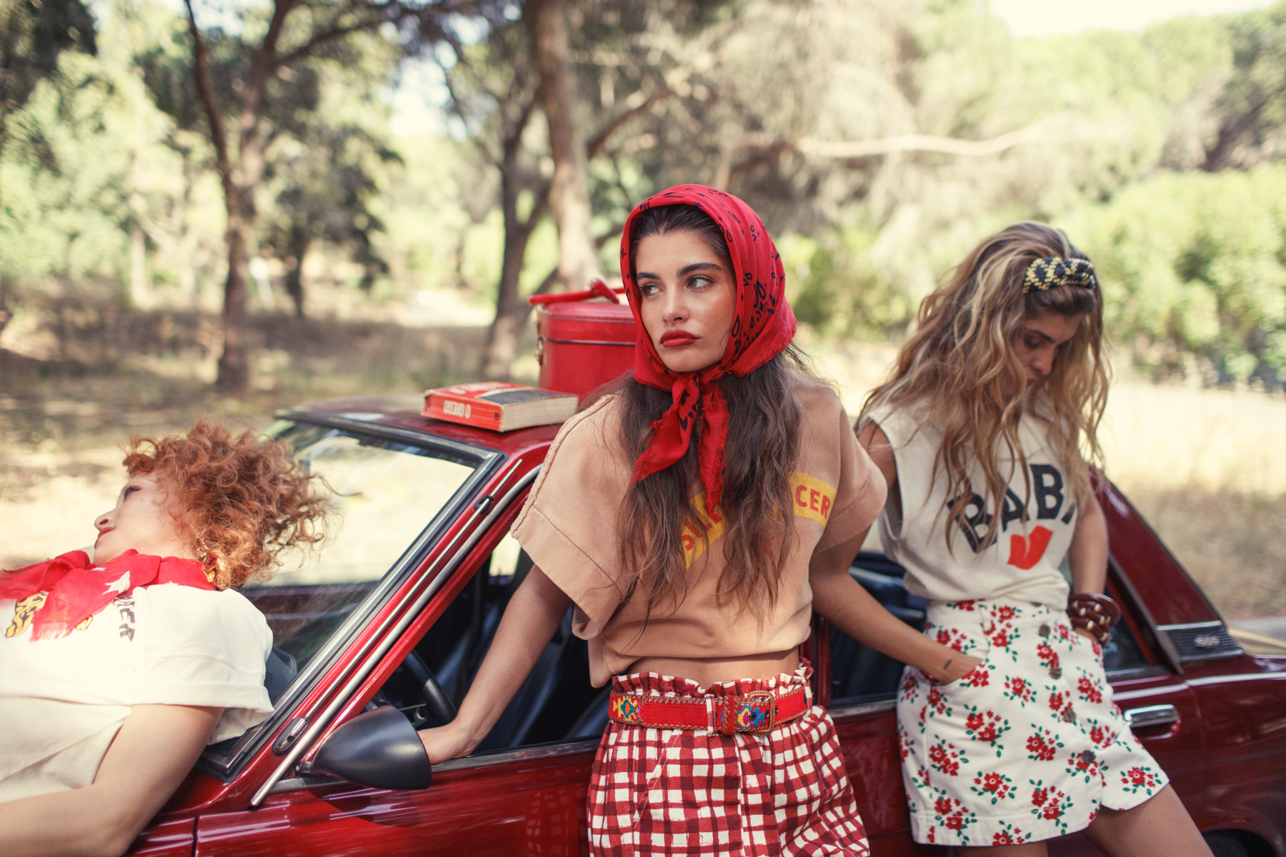 Krótka spódnica z nadrukiem kwiatów 3